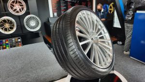Accelera Luncurkan Ban Mobil Listrik, Apa Kelebihannya?