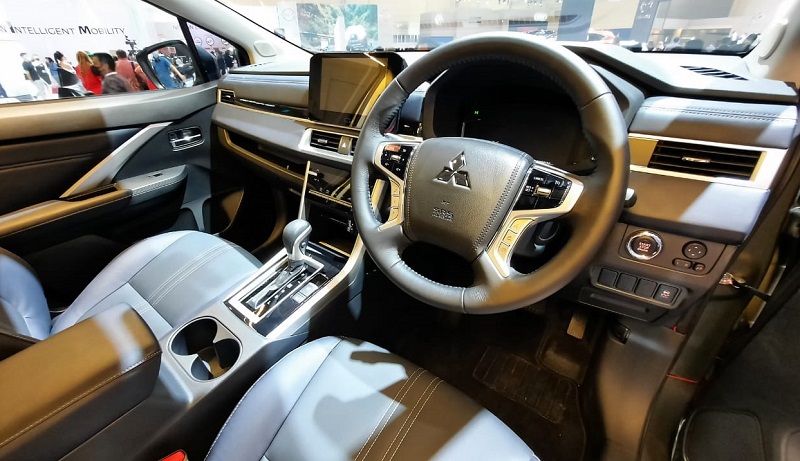 Ini Keunggulan Xpander Cross Facelift 2022, Bikin Pengunjung GIIAS Terpana! Keunggulan Xpander Cross Facelift 2022 - interior