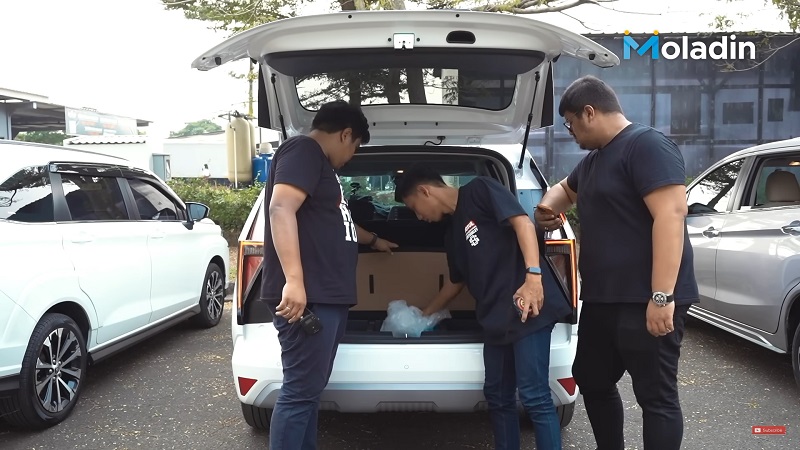 interior hyundai stargazer - bagasi