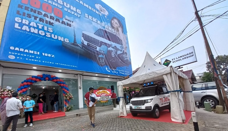 Kursus bahasa asing dapat mobil listrik