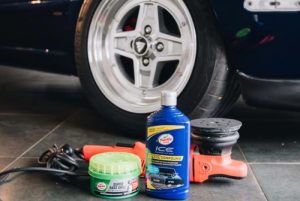 6 Cara Poles Bodi Mobil di Rumah, Pasti Kinclong dan Murah!