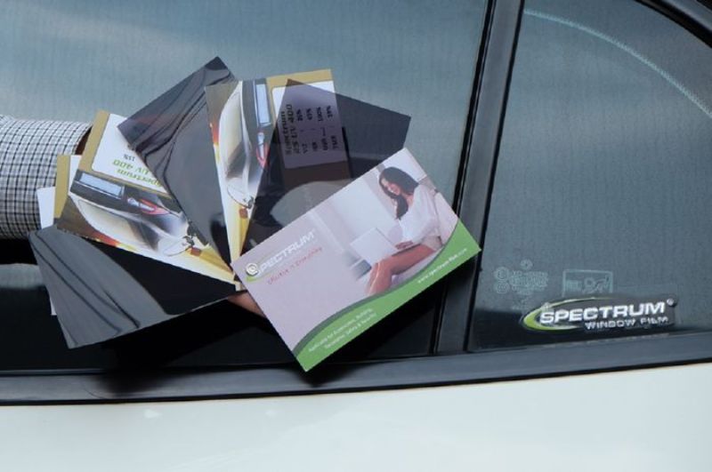 12 Kaca Film Mobil Terbaik 2023, Bukan Asal Gelap! tips pasang kaca film mobil terbaik