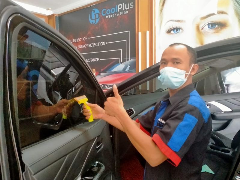 12 Kaca Film Mobil Terbaik 2023, Bukan Asal Gelap! tips pasang kaca film mobil terbaik
