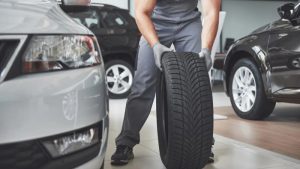 4 Tips Ganti Ukuran Ban Mobil, Boleh yang Lebar dan Tipis?