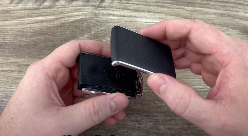 5 Cara Ganti Baterai Remote Mobil, Mudah dan Murah Cara Ganti Baterai Remote Mobil