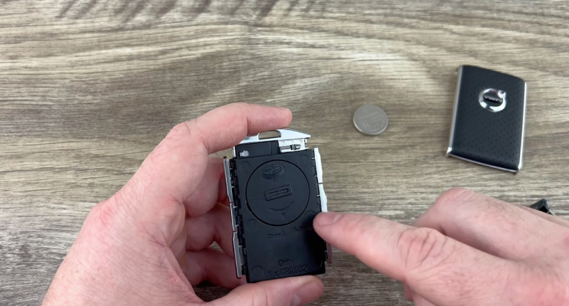 5 Cara Ganti Baterai Remote Mobil, Mudah dan Murah Cara Ganti Baterai Remote Mobil