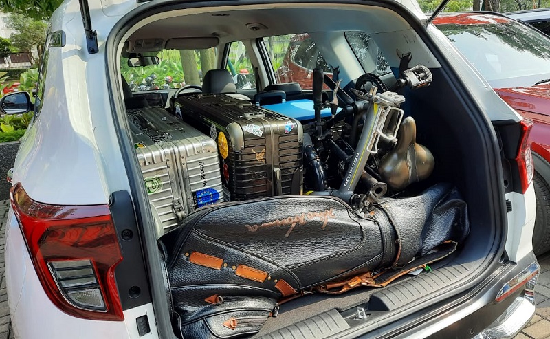 interior kia carens - bagasi