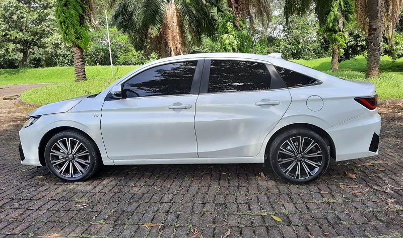 spesifikasi toyota vios terbaru 2022 - tampak samping