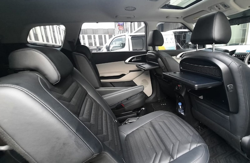 kia carens 1.4 turbo vs 1.5 liter - interior captain seat