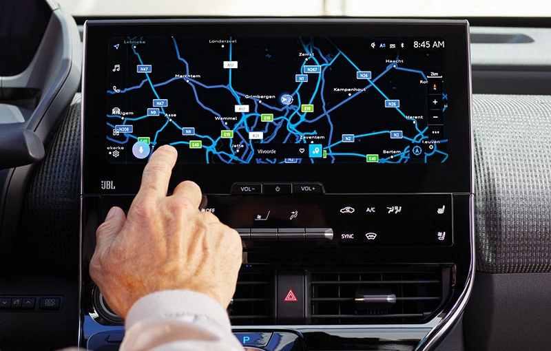 Kelebihan Toyota bz4X - head unit besar