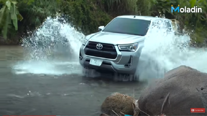 Review Toyota Hilux double cabin