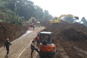 Usai Gempa, Jalan Cianjur-Cipanas Dibuka Kembali