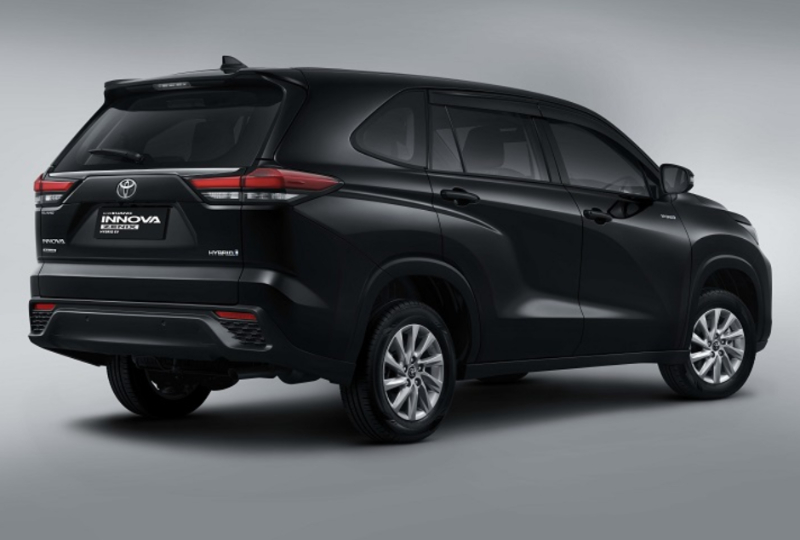 eksterior innova g hybrid - tampak belakang