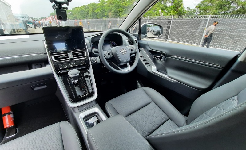 Innova Zenix bensin kuat nanjak