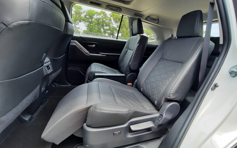 Toyota Innova Zenix vs Wuling Almaz Hybrid