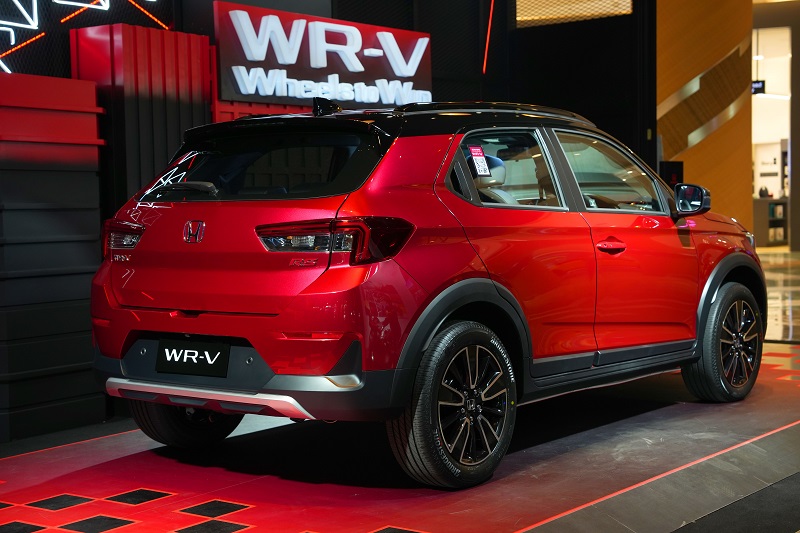 Honda WR-V RS memiliki roof rail yang ternyata cuma hiasan