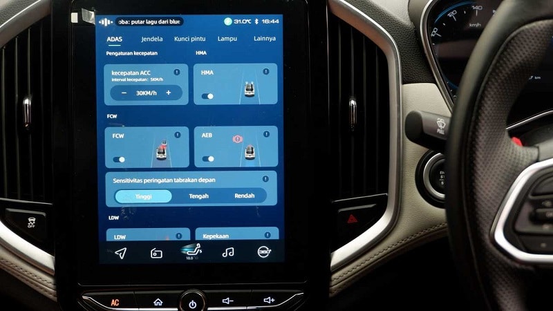 Wuling Almaz Hybrid vs Toyota Corolla Cross Hybrid