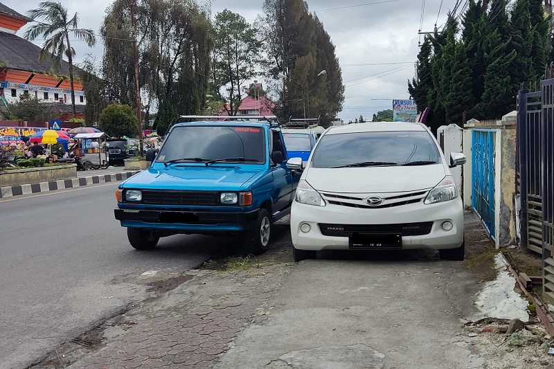 pemilik mobil tidak punya garasi