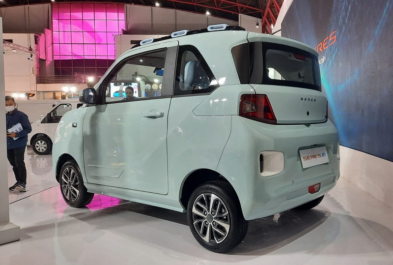 spesifikasi dfsk seres e1 - eksterior tampak belakang