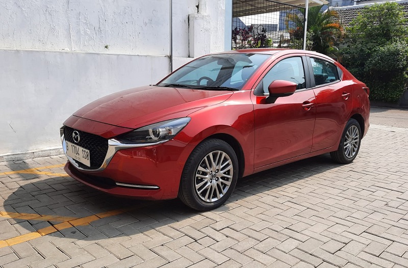 kekurangan mazda 2 sedan - tidak bisa rem otomatis