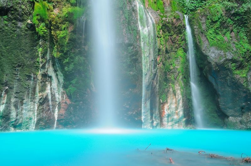 tempat wisata di berastagi - air terjun dua warna