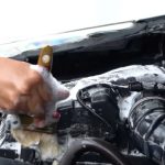 5 Cara Cuci Mesin Mobil yang Aman, Mudah Banget!