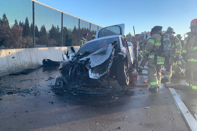 Mobil listrik terbakar