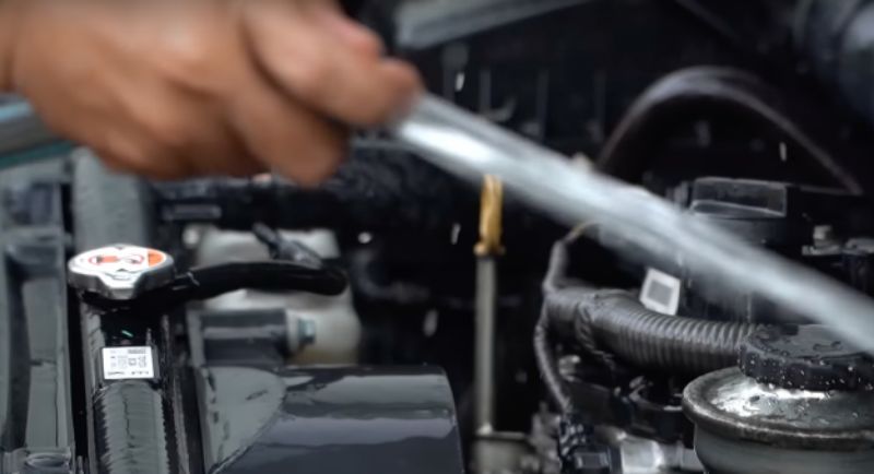 cara cuci mesin mobil