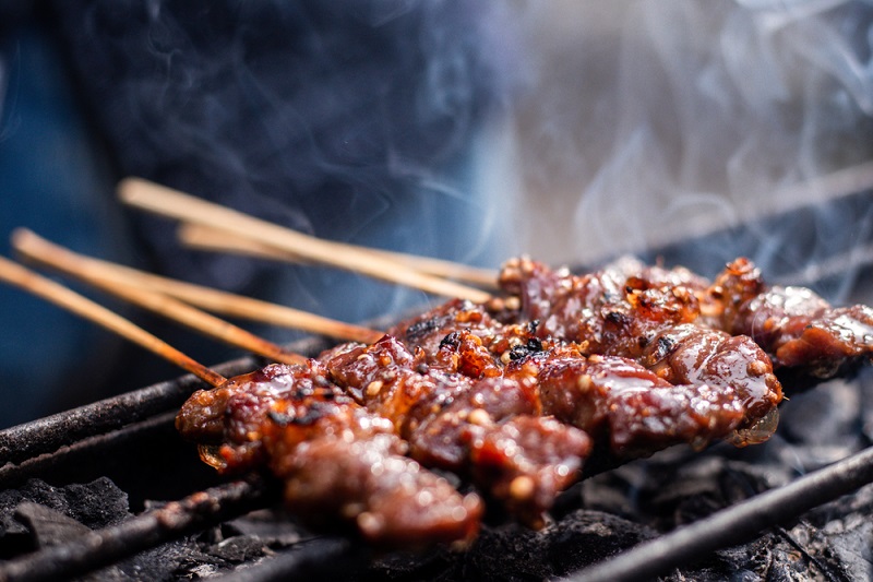 6 Tempat Wisata Hits di Purwakarta yang Ramah Mobil lokasi wisata di purwakarta - sate maranggi hj yetty