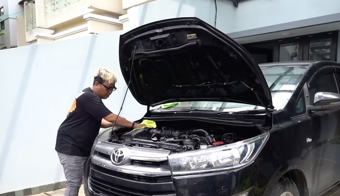 cara cuci mesin mobil