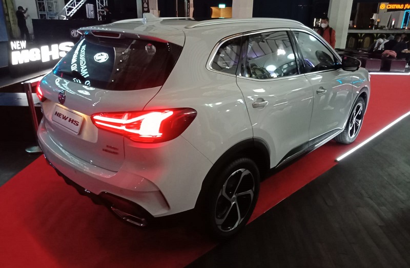 Harga dan Spesifikasi MG HS Facelift 2023, CR-V Lewat! spesifikasi mg hs facelift 2023 - tampak belakang