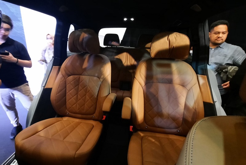 harga bmw x7 lci 2023 - jok belakang