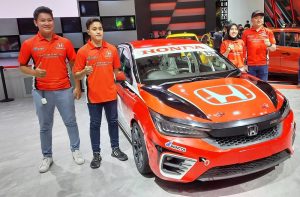 Honda Racing Indonesia 2023: Si Cantik Keizha Venda Naik Brio!