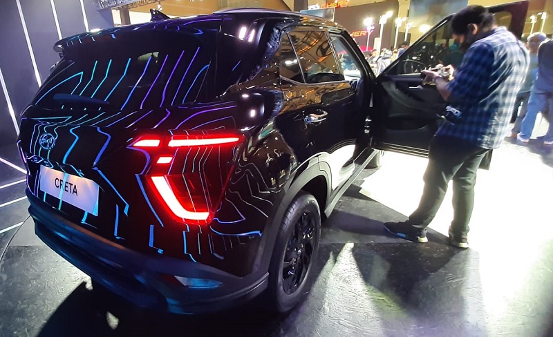 hyundai creta black edition tampak belakang