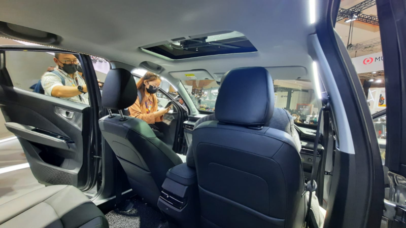 kekurangan wuling alvez 2023 - sunroof kecil