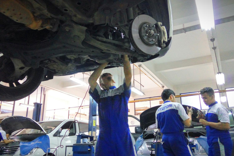 Jaminan Ketersediaan Sparepart Mobil Hyundai 1x24 Jam atau Gratis! Ketersediaan sparepart mobil Hyundai dijamin dalam 1x24 jam. Ini berlaku untuk berbagai kendaraan yang dijual oleh pabrikan H miring, seperti Stargazer, Creta, Palisade, Staria, Santa Fe, Ioniq 5, Ioniq Electric, hingga Kona Electric.
