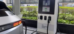 Fast Charging Mobil Listrik Tidak Boleh Sering Dipakai? Simak Penjelasannya!