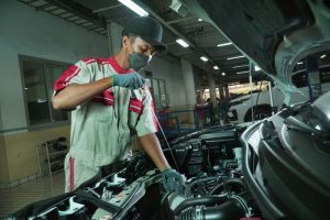 4 Tips Membedakan Oli Mobil Toyota Palsu, Cek Keasliannya!