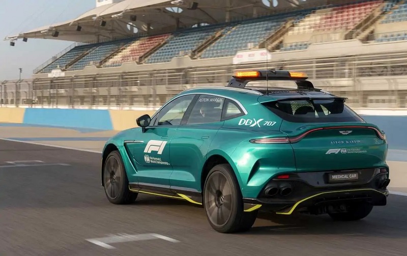 aston martin dbx707 mobil medis f1 - tampak belakang
