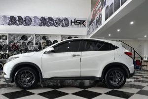 8 Rekomendasi Ban Mobil SUV Ring 17, Pilihan Terbaik!