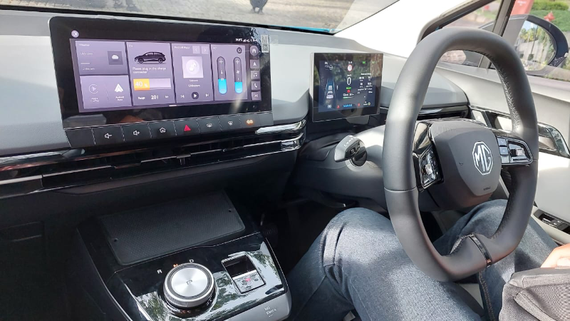 Spesifikasi dan Harga MG4 EV 2023, Ada Varian i-Smart! interior MG 4 EV