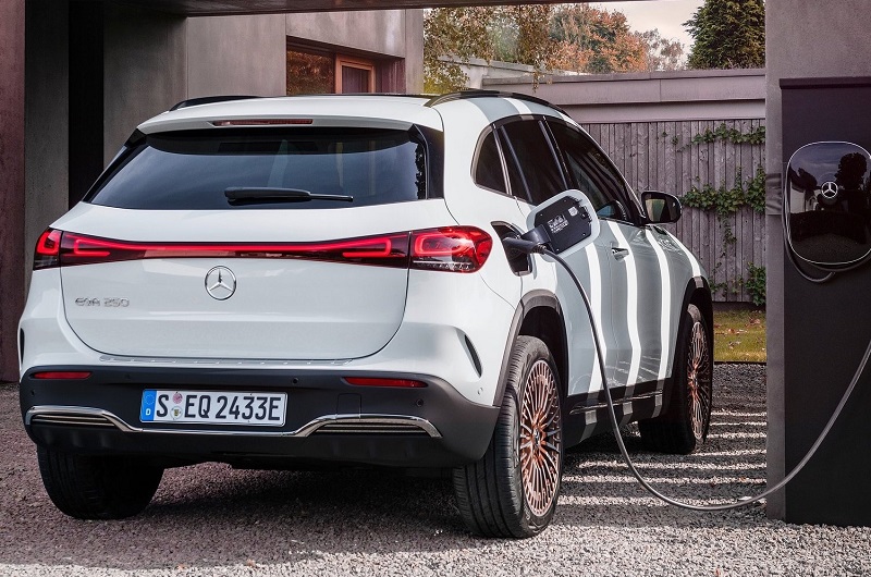 suv listrik mercedes-benz eqa