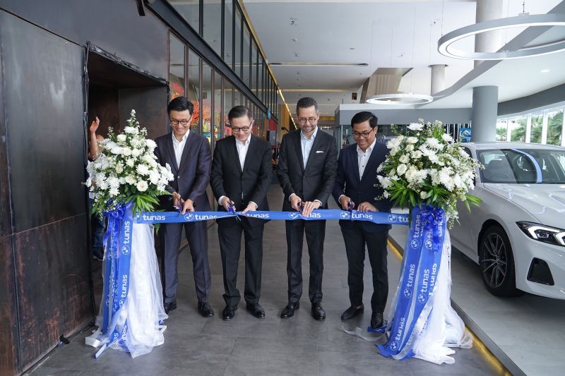 BMW Studio Social Market Palembang