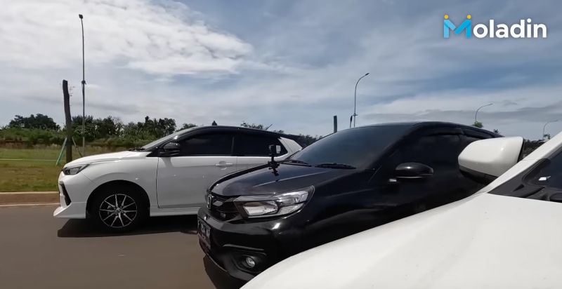 Toyota Agya GR Sport Vs Honda Brio RS