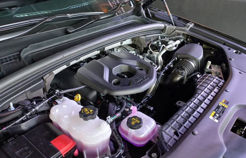 harga jeep grand cherokee 2023 - mesin