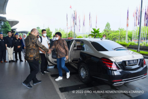 Super Mewah, Ini Harga Mobil Mercedes-Maybach Johnny G Plate!