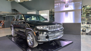 Harga Jeep Grand Cherokee 2023, Ada Varian 7-Seater!
