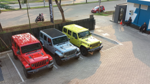 Mobil Jeep Wrangler Vs Rubicon, Apa Bedanya?