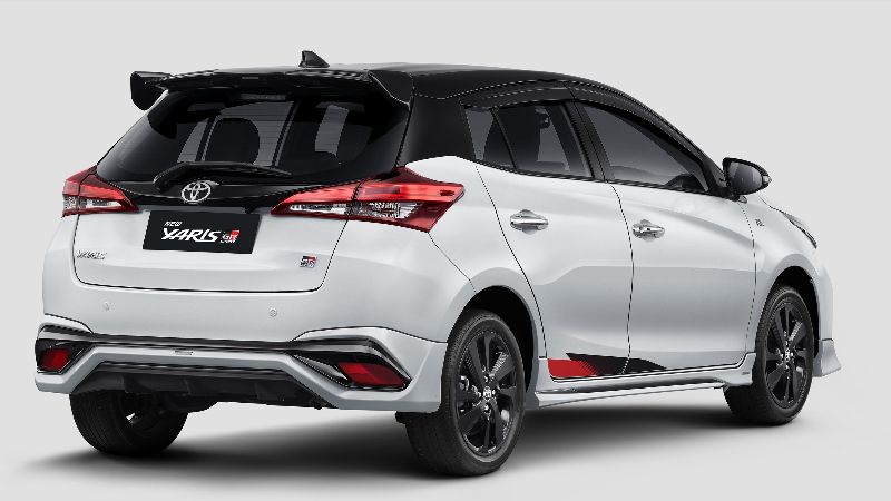 toyota yaris gr sport facelift 2023 - tampak belakang