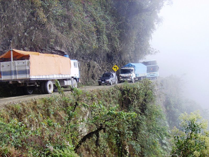 jalan paling ekstrim di dunia - Yungas Bolivia